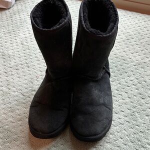 Women’s Classic Short Black UGG Boots size 9